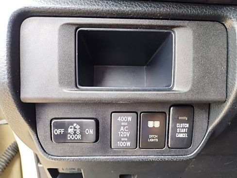 Used 2019 Toyota Tacoma TRD Off-Road AWD/4WD image 13