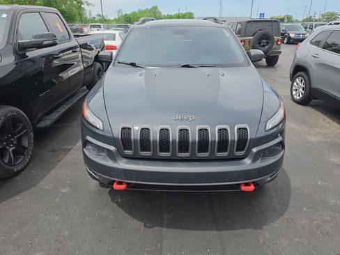 Used 2016 Jeep Cherokee Trailhawk w/ Cold Weather Group AWD/4WD image 8