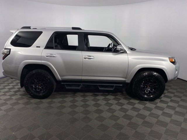 Used 2024 Toyota 4Runner SR5 Premium w/ Moonroof Package AWD/4WD image 10