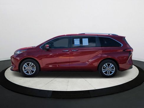 Used 2023 Toyota Sienna Limited image 7
