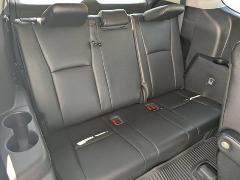 Used 2022 Toyota Highlander XLE FWD image 15