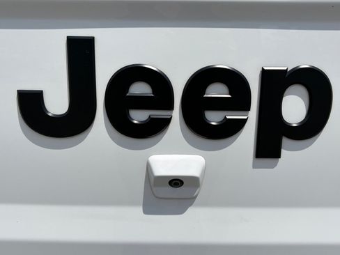 Used 2023 Jeep Gladiator Sport AWD/4WD image 32