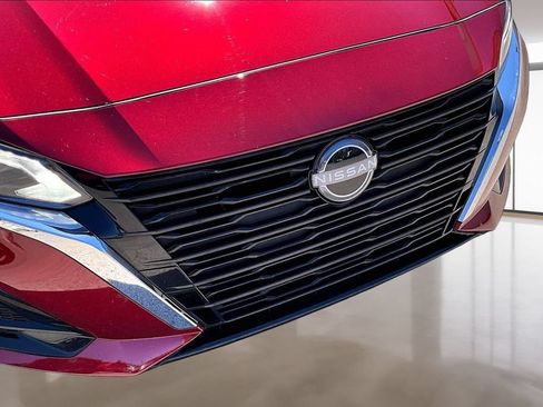 Used 2025 Nissan Altima 2.5 SV FWD image 23