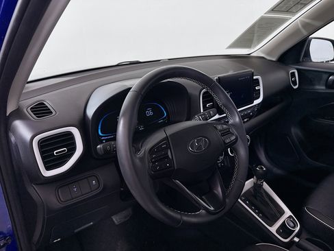 Used 2023 Hyundai Venue Limited image 9