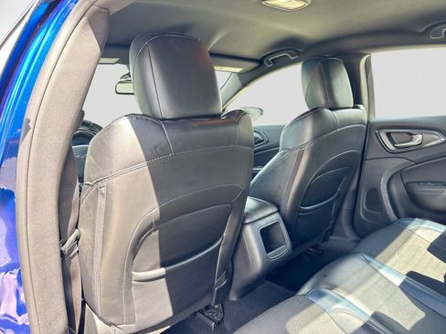 Used 2016 Chrysler 200 S FWD image 19