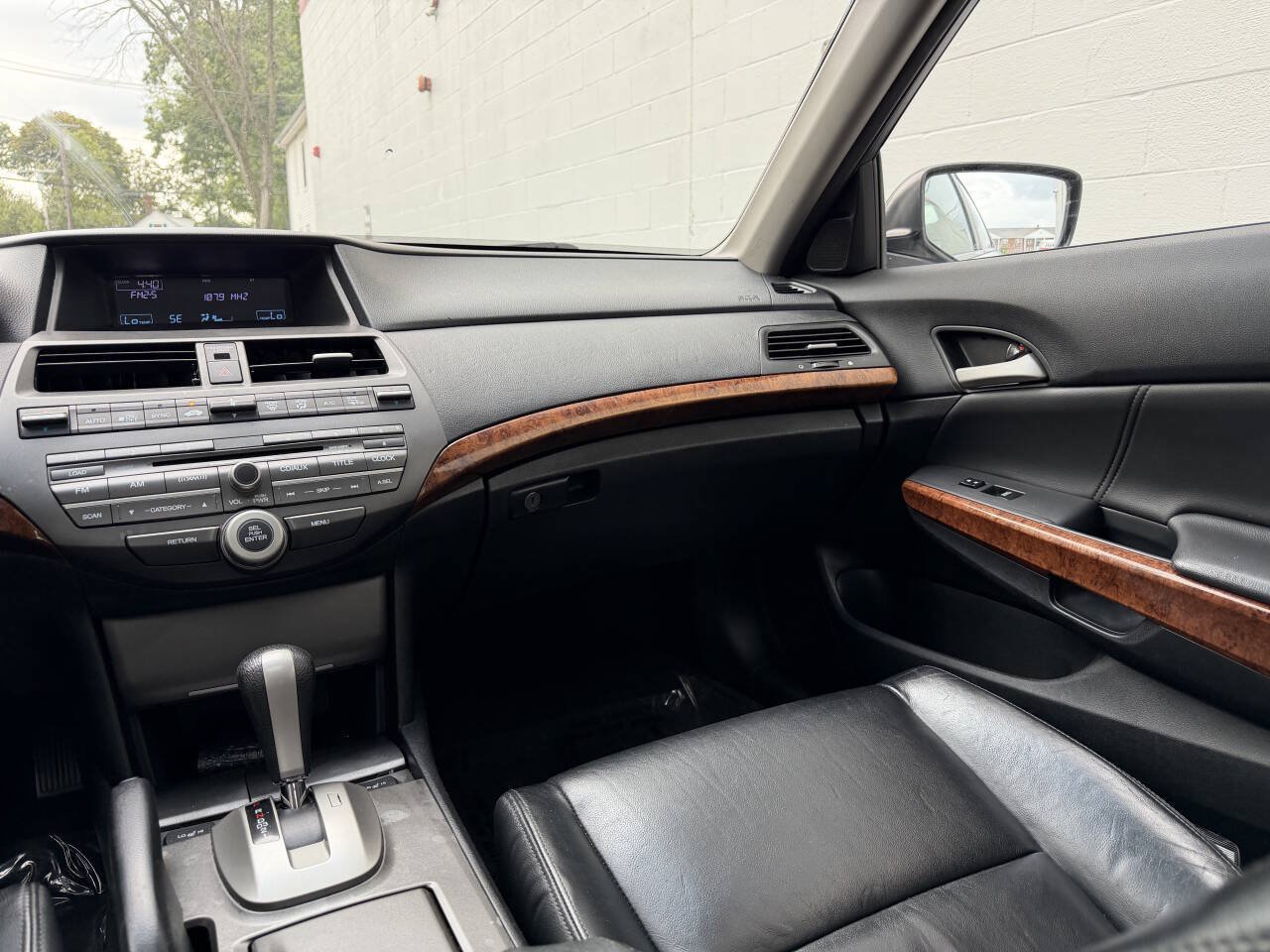 Used 2011 Honda Accord EX-L image 26