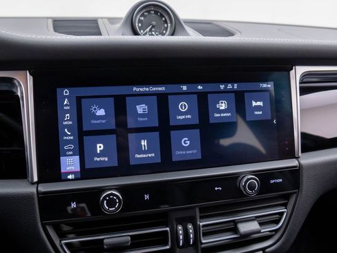 Used 2022 Porsche Macan S image 25