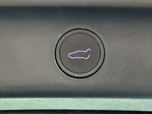 Used 2025 Tesla Model Y Long Range AWD/4WD image 29