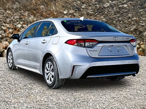 Used 2022 Toyota Corolla LE image 11
