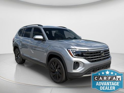 Used 2026 Volkswagen Atlas SE w/ Panoramic Sunroof Package FWD image 3