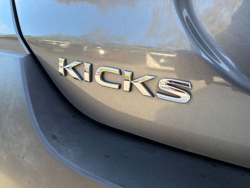 Used 2020 Nissan Kicks S image 9