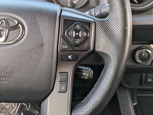 Used 2022 Toyota Tacoma TRD Off-Road AWD/4WD image 26