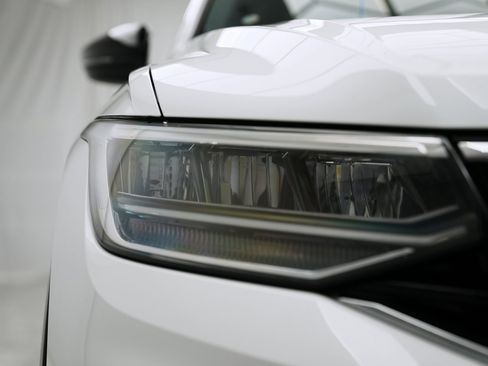 Used 2024 Volkswagen Tiguan SE R-Line image 16