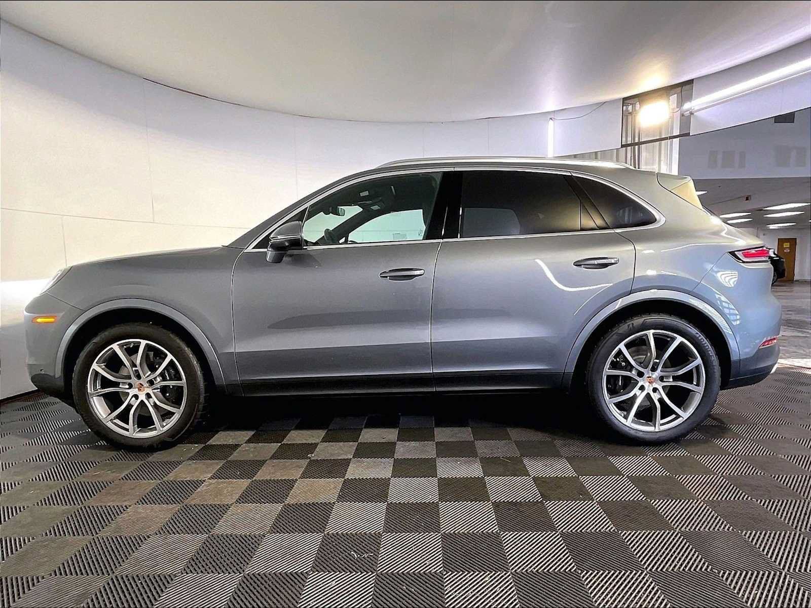 Certified 2026 Porsche Cayenne AWD/4WD image 2