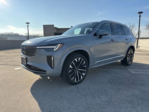 Certified 2025 Volvo XC90 B5 Plus image 4