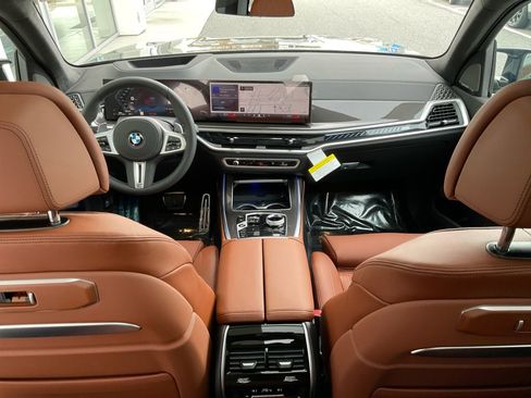 Certified 2025 BMW X7 M60i w/ Executive Package image 33