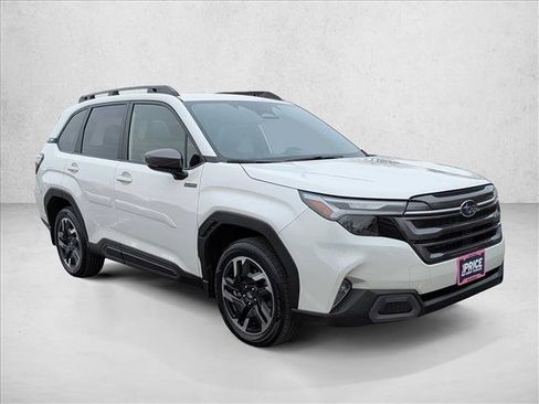 Used 2025 Subaru Forester Limited image 3