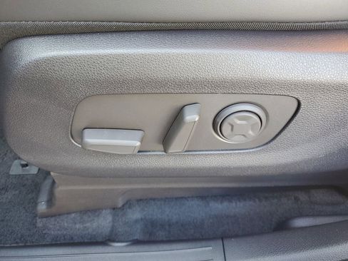 New 2026 Kia Carnival EX image 24