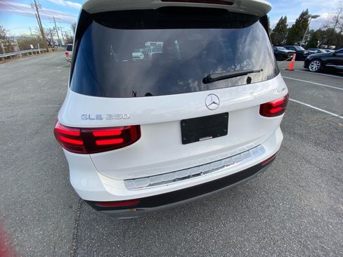 Used 2025 Mercedes-Benz GLB 250 4MATIC image 14