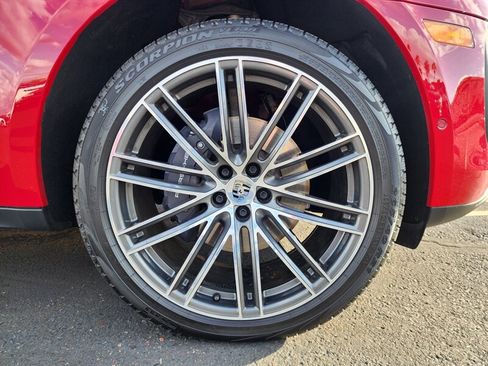 Used 2024 Porsche Macan w/ Premium Plus Package image 17