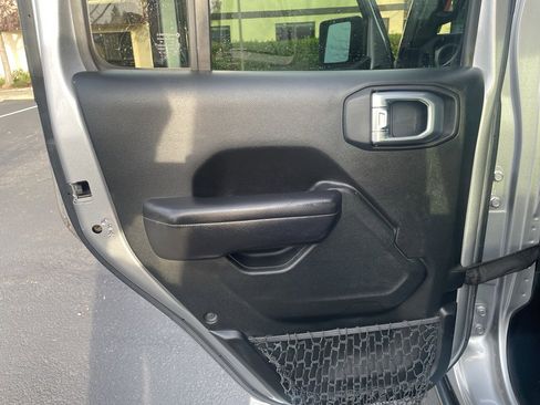 Used 2018 Jeep Wrangler Unlimited Sport S image 41