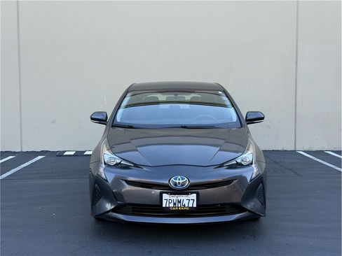 Used 2016 Toyota Prius Two image 2