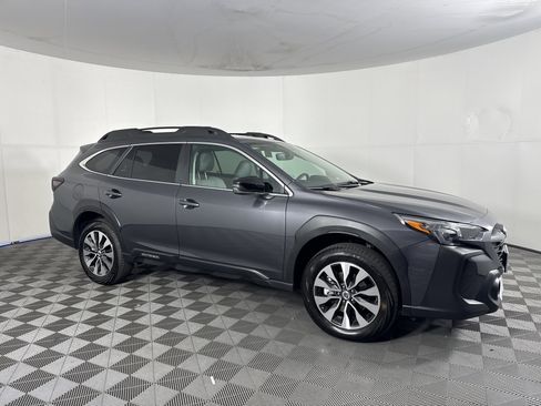 Used 2025 Subaru Outback Limited image 2