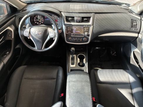 Used 2017 Nissan Altima 2.5 SR FWD image 3