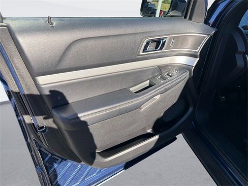 Used 2017 Ford Explorer XLT image 26
