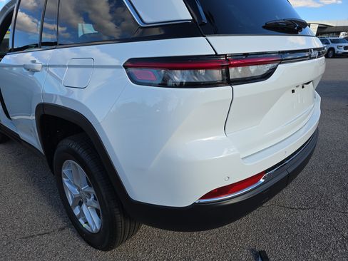 New 2025 Jeep Grand Cherokee Laredo image 36