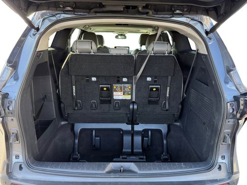 Used 2025 Toyota Sienna XLE image 17