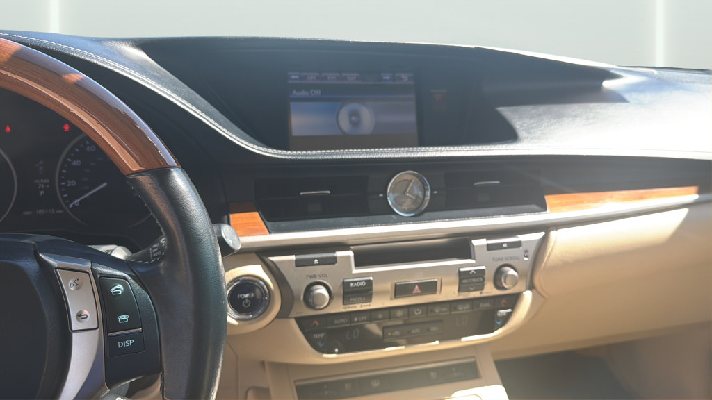 Used 2014 Lexus ES 300h w/ Luxury Package w/Bamboo Trim FWD image 15