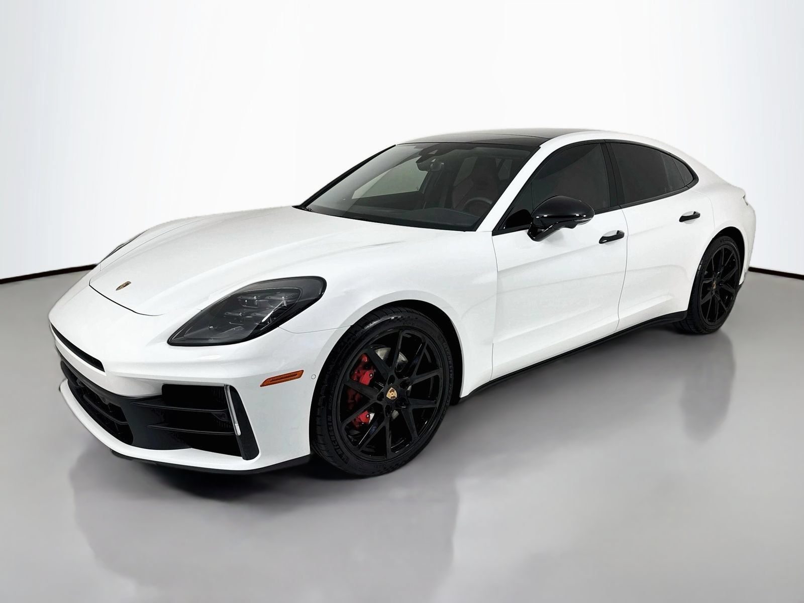 Used 2025 Porsche Panamera RWD image 3