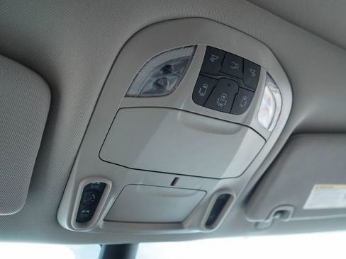 Used 2024 Chrysler Pacifica Limited image 29
