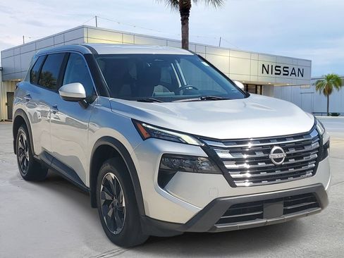 Used 2024 Nissan Rogue SV FWD image 9