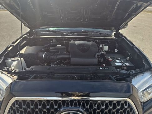 Used 2019 Toyota Tacoma TRD Sport image 24