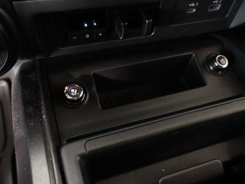 Used 2021 Nissan Titan PRO-4X w/ Pro-4x Convenience Package AWD/4WD image 9