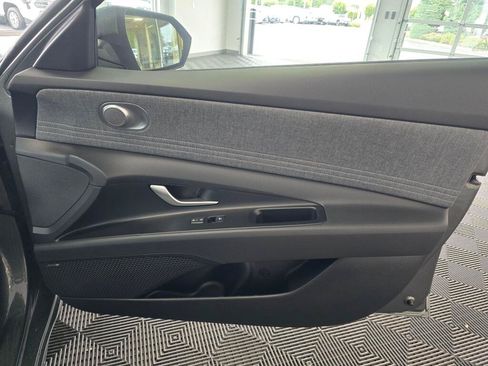 New 2026 Hyundai Elantra Limited FWD image 38