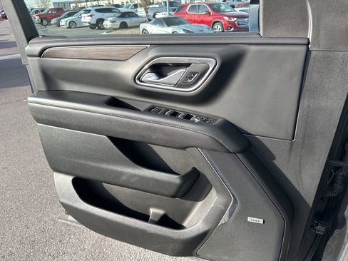 Used 2023 Chevrolet Suburban Premier image 21