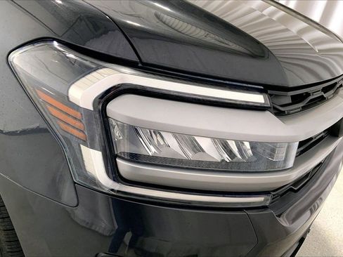Used 2022 Ford Expedition XLT image 12