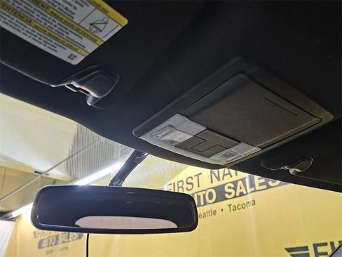 Used 2017 Ford Explorer XLT w/ Equipment Group 202A image 30