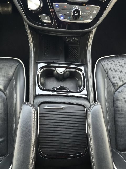 Used 2025 Chrysler Pacifica Limited FWD image 43