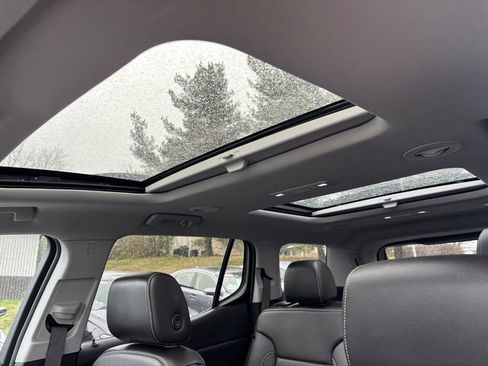 Used 2023 GMC Acadia SLT w/ Elevation Edition AWD/4WD image 12