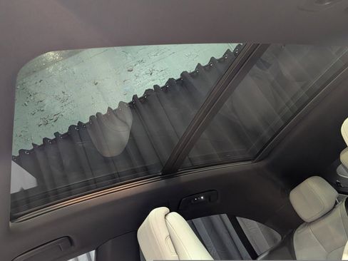 New 2025 Porsche Macan 4S Electric image 18