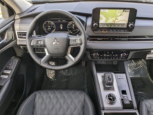 New 2025 Mitsubishi Outlander SEL image 17