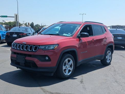 Used 2024 Jeep Compass Latitude AWD/4WD image 8