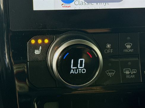 Used 2023 Toyota Highlander XLE AWD/4WD image 21