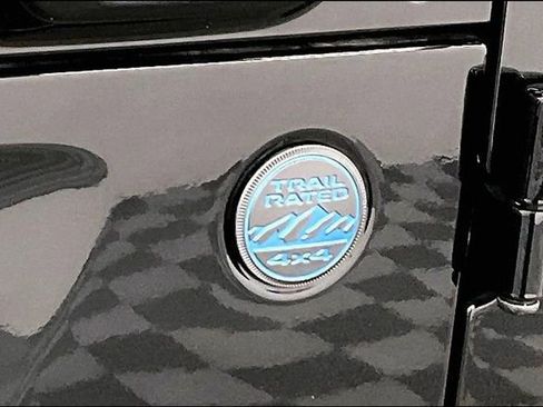 Used 2025 Jeep Wrangler Unlimited Sahara w/ Safety Group image 9