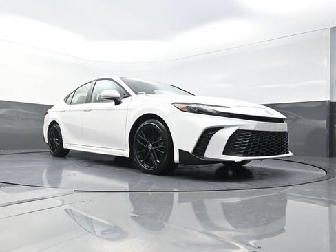 Used 2026 Toyota Camry SE FWD image 31
