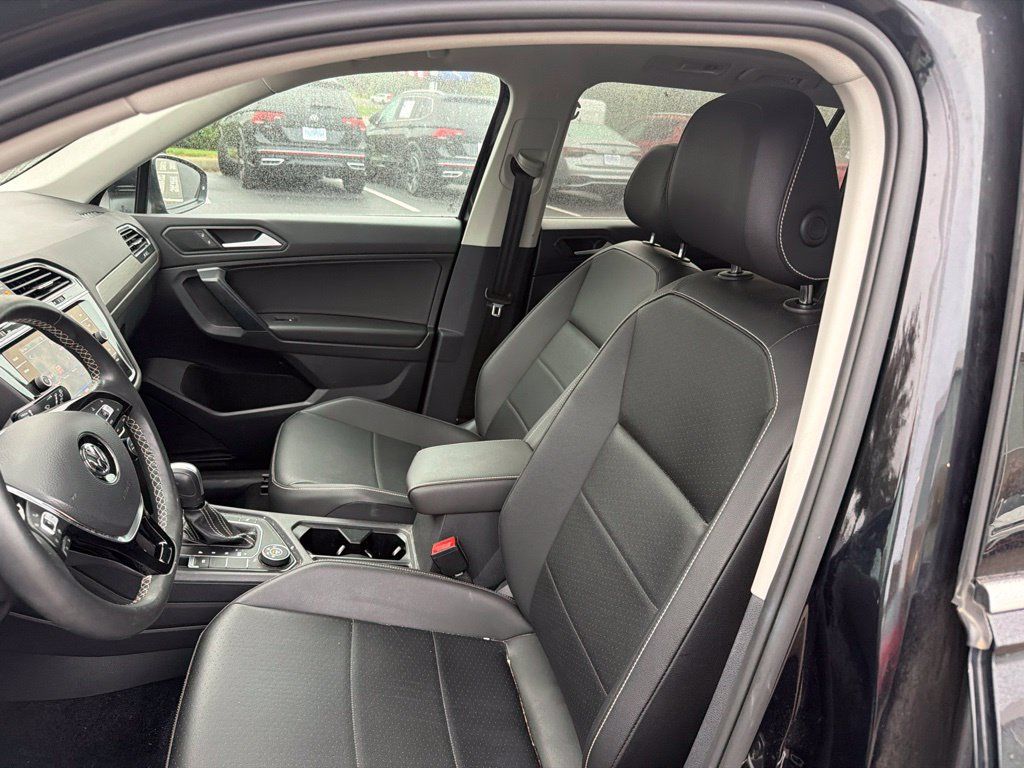 Used 2021 Volkswagen Tiguan SEL AWD/4WD image 32